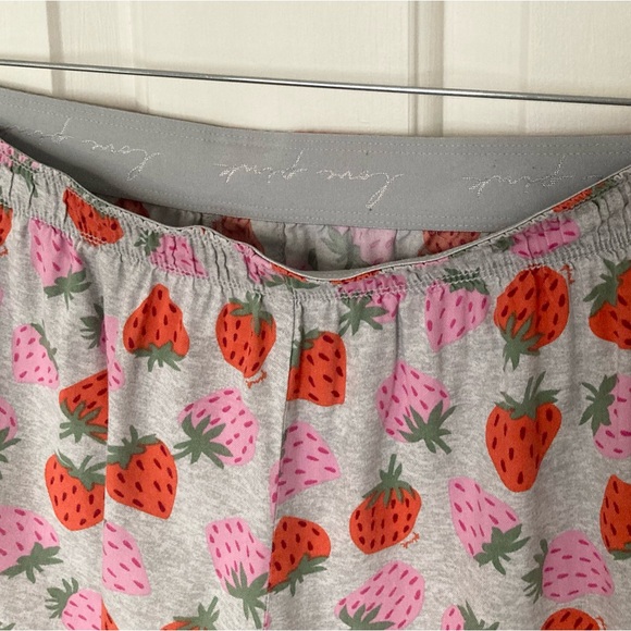 Victorias Secret Love PINK Strawberry Valentines Sleepwear Short - Picture 3 of 9